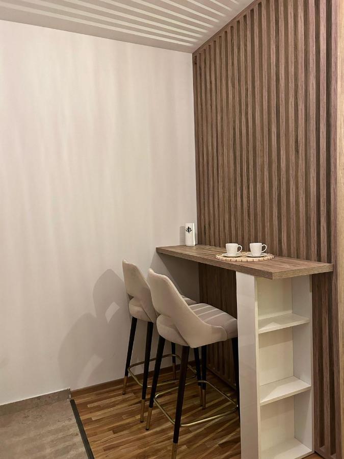 Fly Apartment *